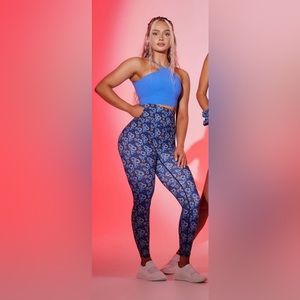 BuffBunny Rosa Legging - Blue Pedal Print, Medium